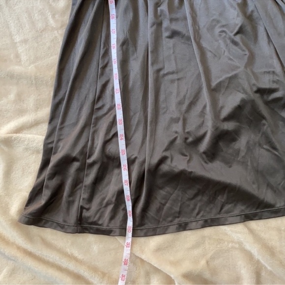 BCBGMaxAzria Green V-Neck Sleeveless Midi Dress - Picture 9 of 10